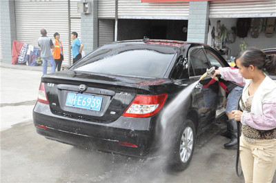 專(zhuān)業(yè)洗車(chē)，煥然一新——走進(jìn)旺蒼縣速潔洗車(chē)行